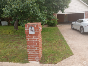 Building Photo - 103 Live Oak Dr