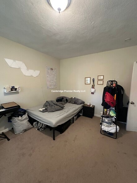 Building Photo - 14 Callender St