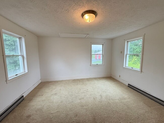 Building Photo - 3 Bedroom, 2 Bathroom House for Rent
