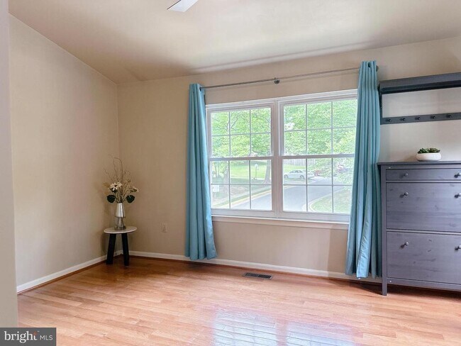 Building Photo - 15427 Beachwater Ct