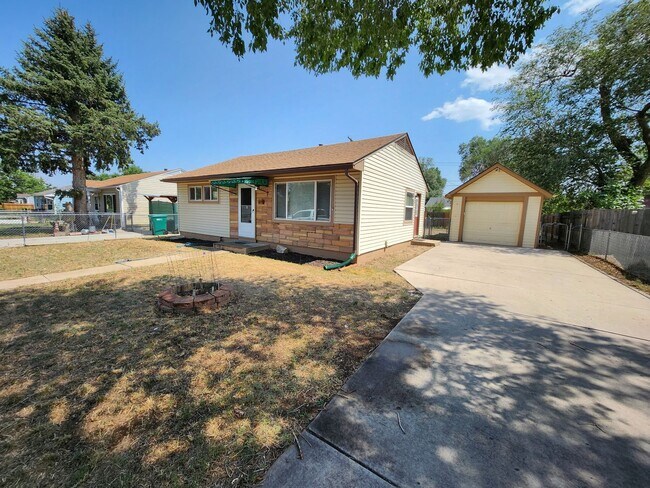 Building Photo - 2 Bedroom Ranch with 1 Car garage
