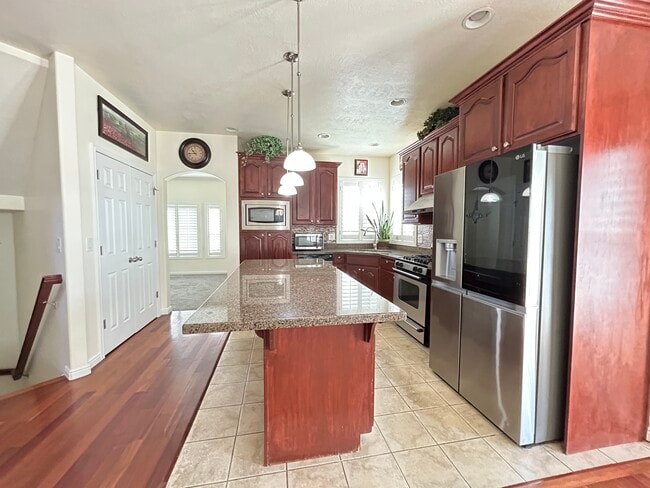 Building Photo - 5665 Piney View Ct