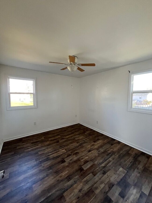 Building Photo - 2BR/1BA Renovated Triplex Unit – Prime Location Near Meharry, TSU, and Vandy!