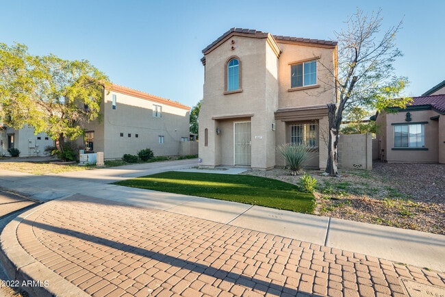 Building Photo - 8337 W Hughes Dr