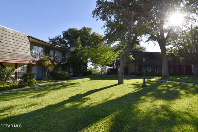 Building Photo - 350 Thunderbird Dr