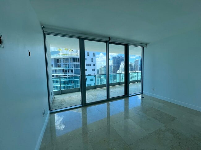 Building Photo - 1331 Brickell Bay Dr