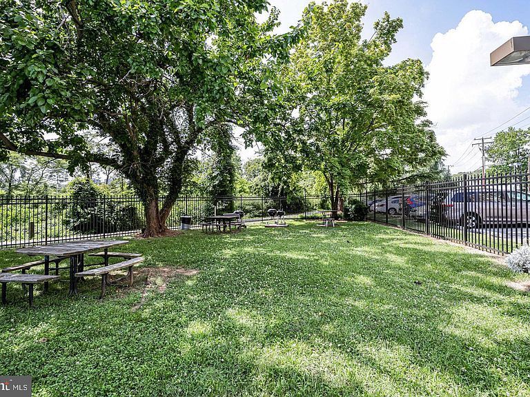 Park - 4600 Duke St
