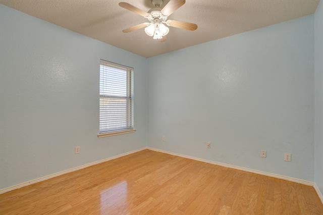 Building Photo - 2701 Chatsworth Dr