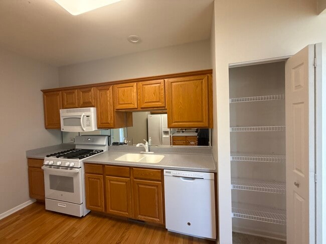Building Photo - 272 Bay Dr