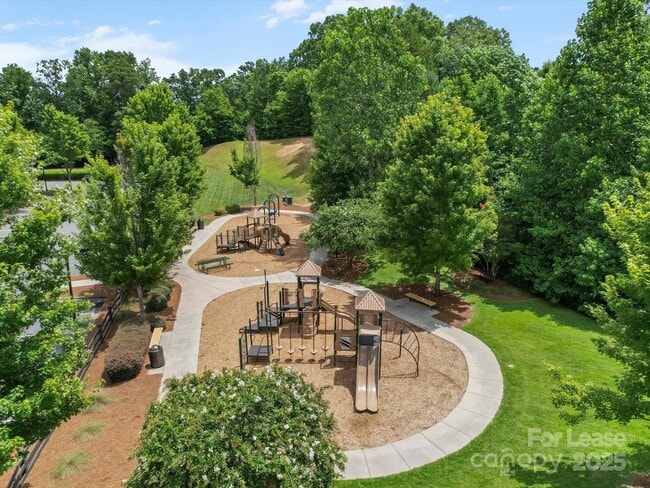 Building Photo - 1067 Winnett Dr