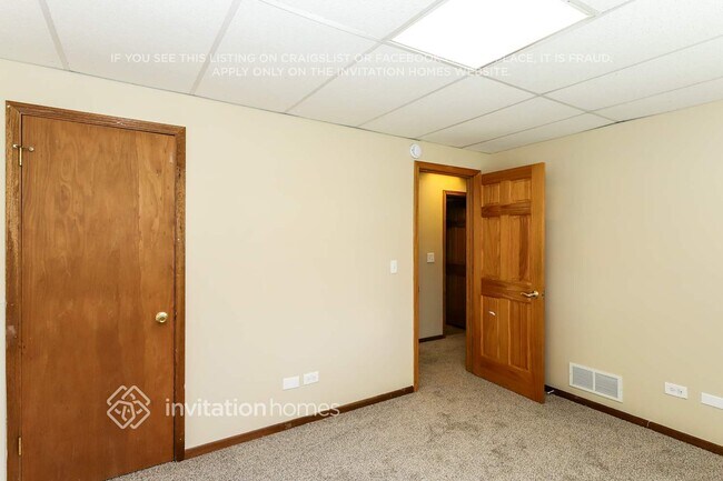 Building Photo - 833 N Elmwood Dr