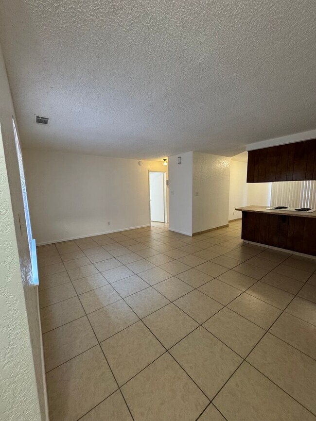 Building Photo - 2962