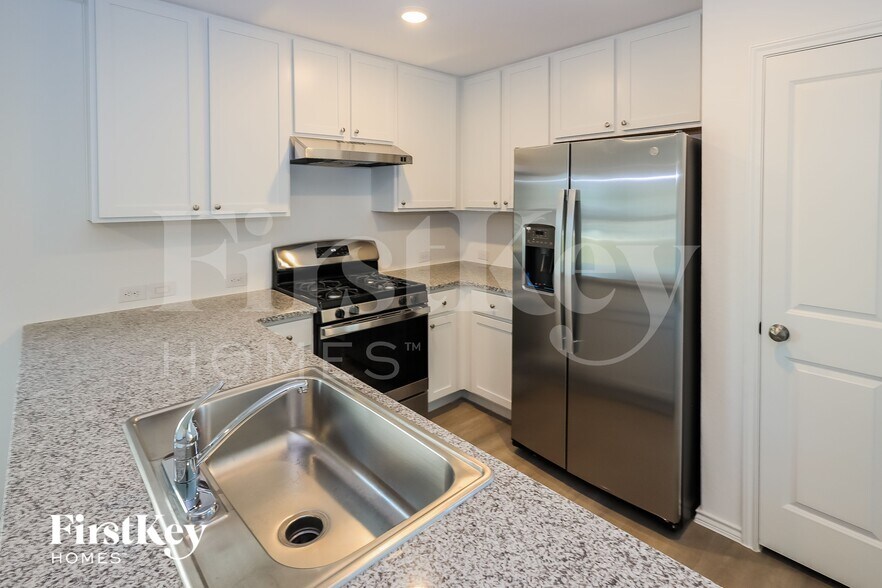 Building Photo - 6611 Scarecrow Wy