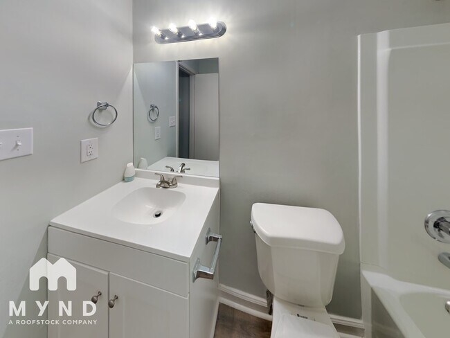 Building Photo - 2310 Ramblewood Cir