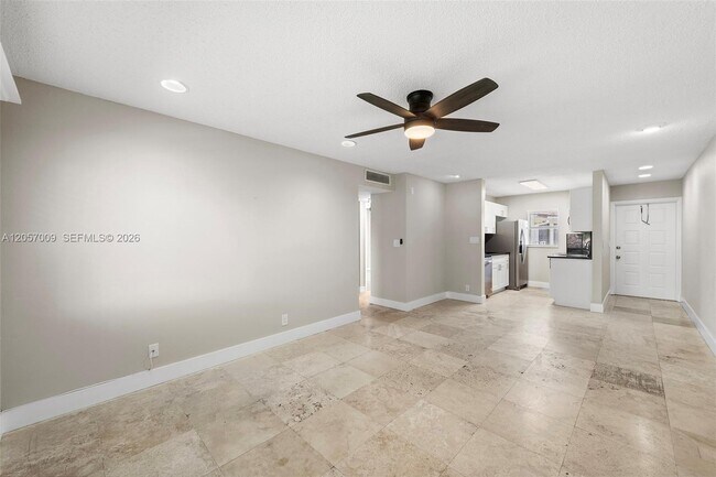 Building Photo - 3242 Coral Ridge Dr