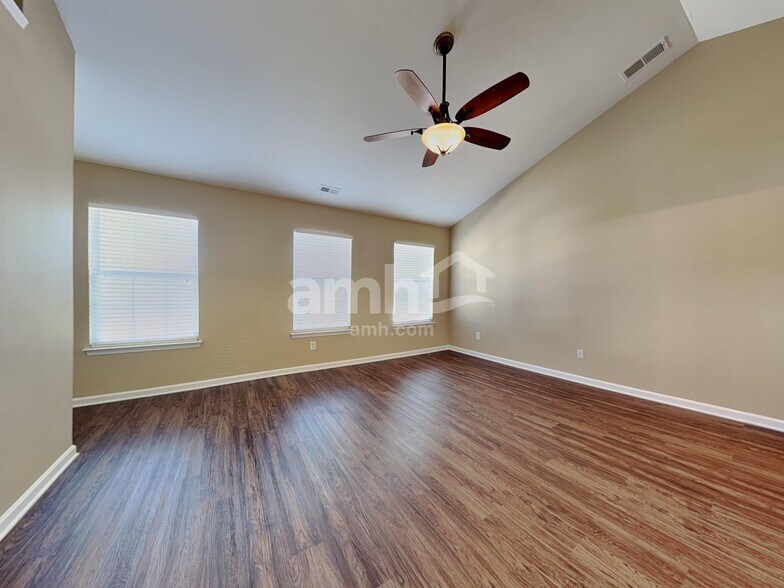 Building Photo - 2524 Ingleside Dr