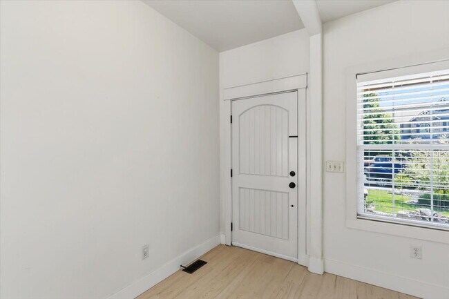 Building Photo - Fantastic 3-bed, 2.5 bath single level home near Downtown Star