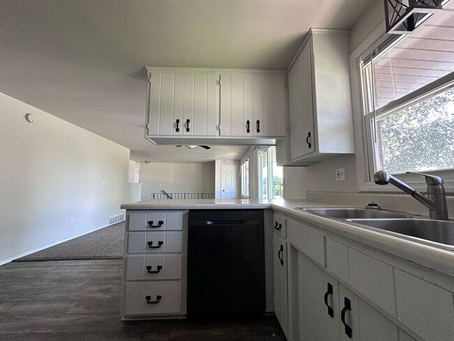 Building Photo - 2746 Nicolet Dr