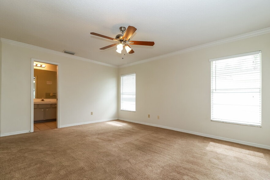 Building Photo - 9132 Hawkins Ct