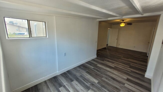 Building Photo - Large 3 Bedroom 2 Bath House!
