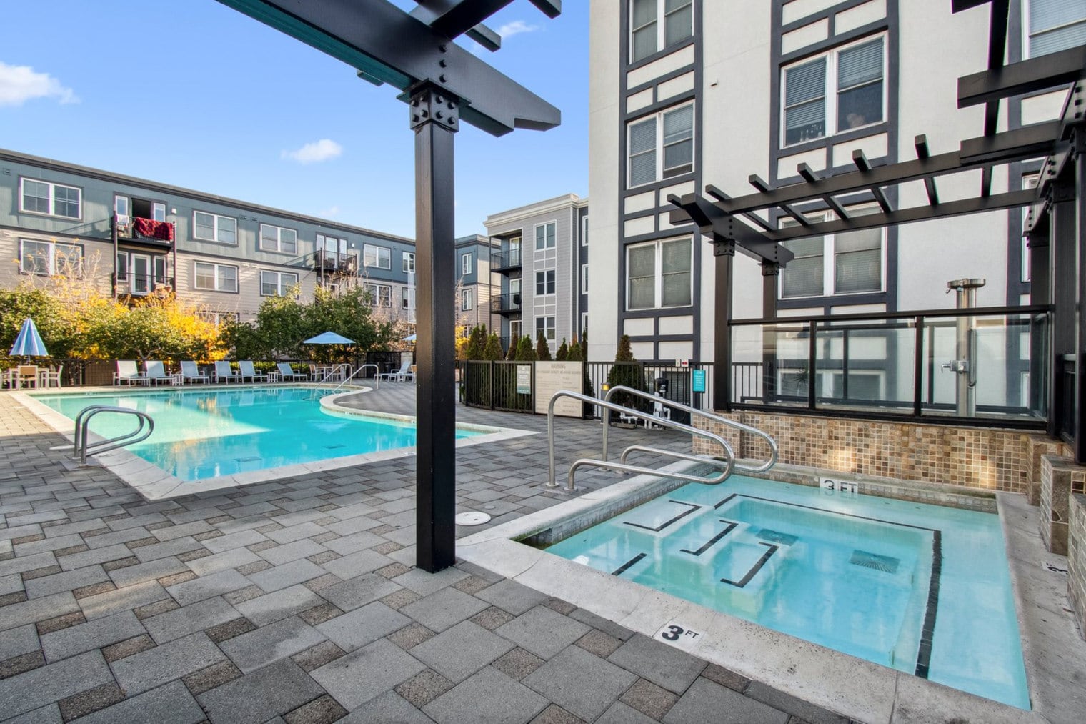 Building Photo - 5684 Bay St