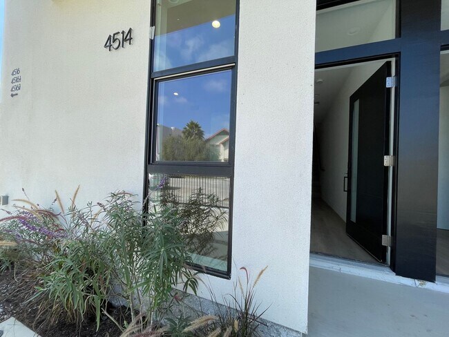 Building Photo - JUST COMPLETED MODERN TOWNHOMES! Never Liv...