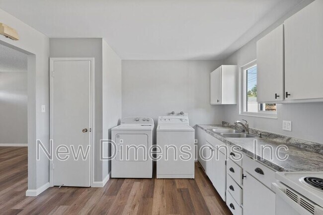 Building Photo - 2565 Pequop St