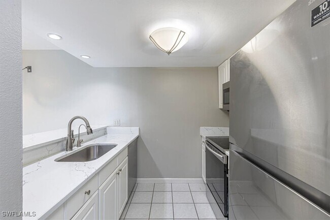 Building Photo - 2885 Palm Beach Blvd