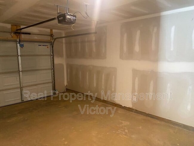 Building Photo - 104 Marine Dr