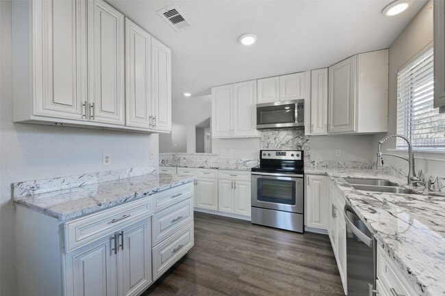 Building Photo - 2822 Forest Point Dr