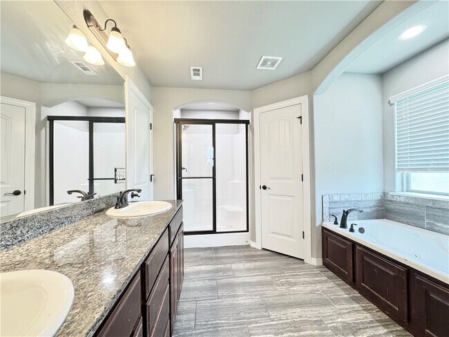 Building Photo - 4687 W Croft Dr