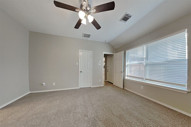 Building Photo - 26925 Carriage Manor Ln