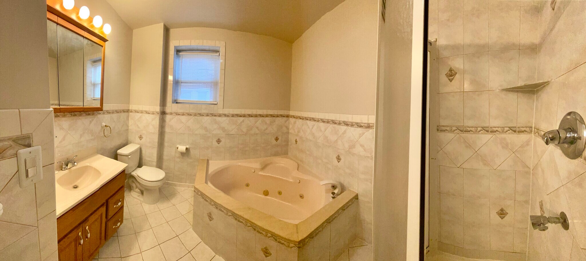 Building Photo - 2223 Noble St