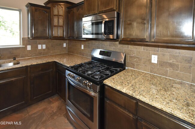 Building Photo - 300 Saltford Pl