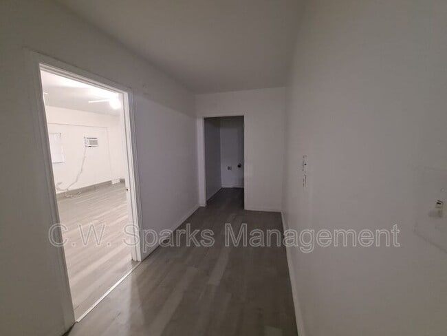 Building Photo - 3517 Hillridge Dr