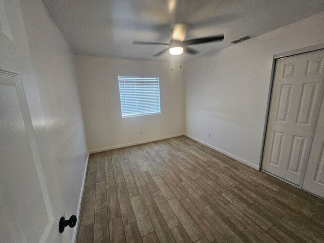 Building Photo - 1st MONTH'S RENT FREE!!! 3 Bedroom Home Located in Bullhead City