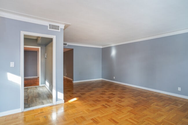 Building Photo - 20 Outlook Ave