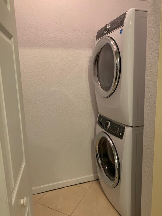 Building Photo - 3549 Forest Hill Blvd