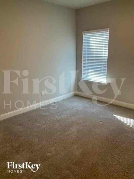 Building Photo - 215 Cheshire Dr