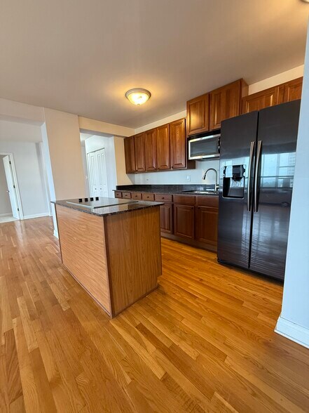 Building Photo - 4230 N Marine Dr
