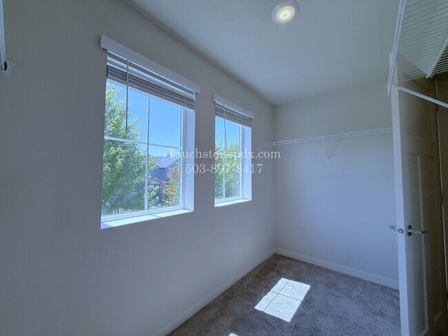 Building Photo - RECEIVE $500 OFF! READY NOW! CALL TODAY! Modern Hillsboro Townhome with AC, Electric Fireplace, a...