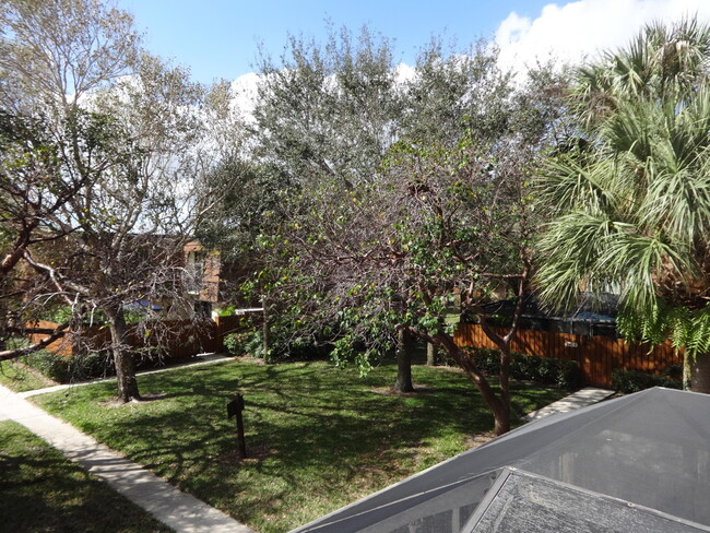 Building Photo - 2425 24th Ct