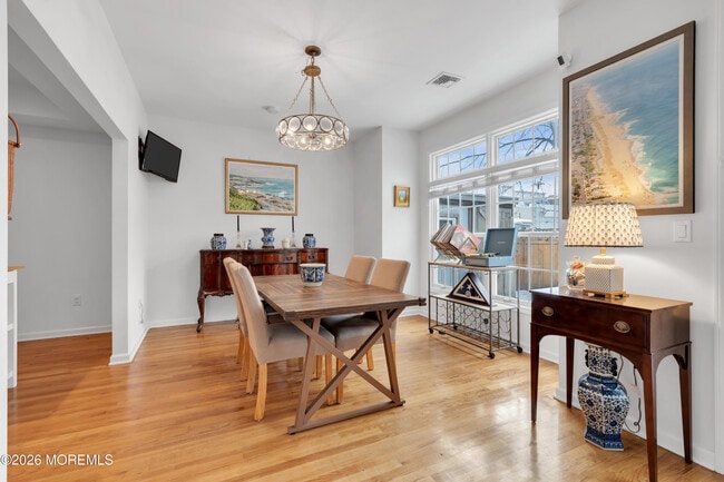 Building Photo - 160 Main St