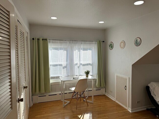 Building Photo - 7109 Keeler Ave