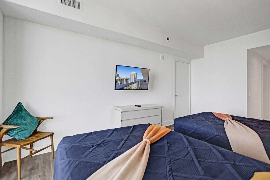 Building Photo - 4111 S Ocean Dr