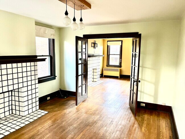 Building Photo - 219 Main St