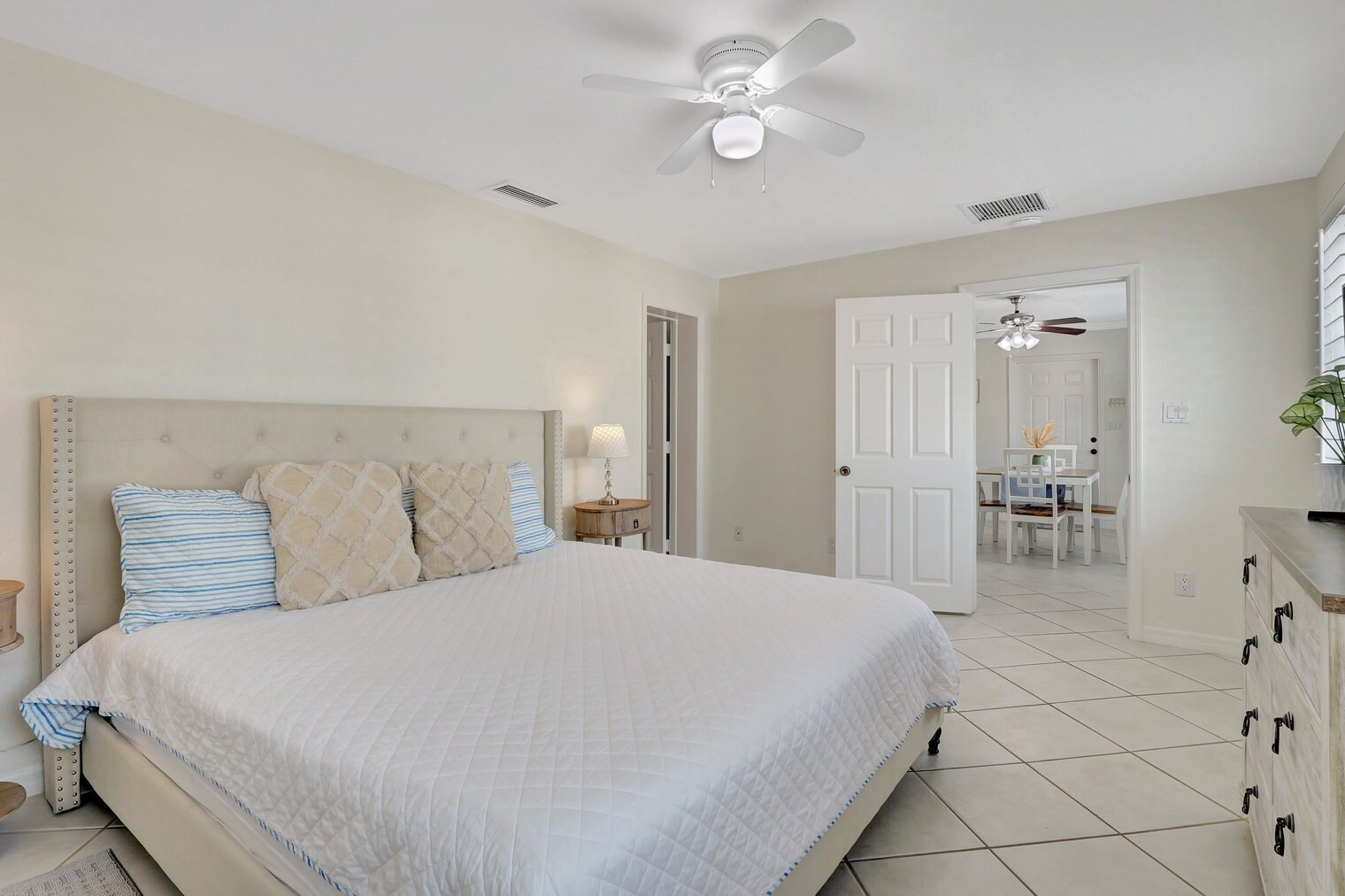 Building Photo - 27526 Los Amigos Ln