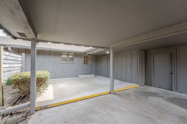 Building Photo - Hickory Village 55 Plus, LLC - 3700 E Cherry St Springfield, MO 65809