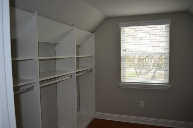 Building Photo - 2111 Deer Valley Rd