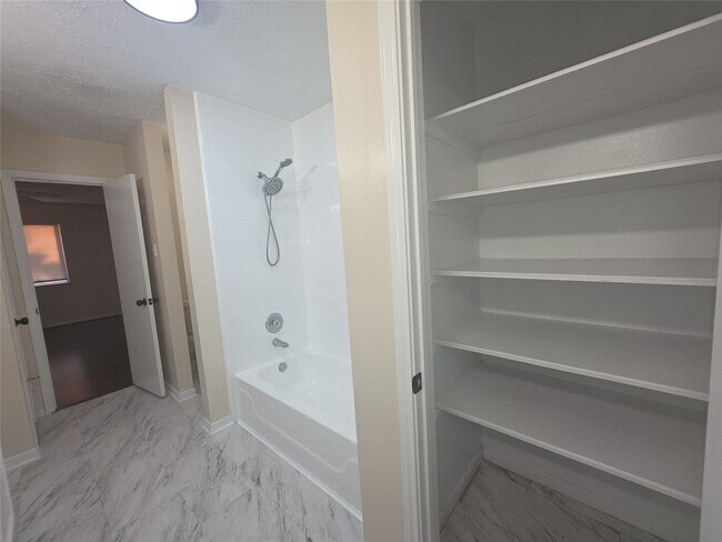 Building Photo - 1907 Summerfield Pl